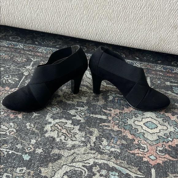 Coach and Four Black Women's Heels - Picture 5 of 7